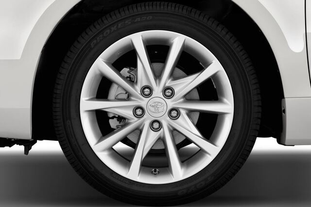 Toyota Prius+ (Baujahr 2011) Life 5 Türen Reifen und Felge