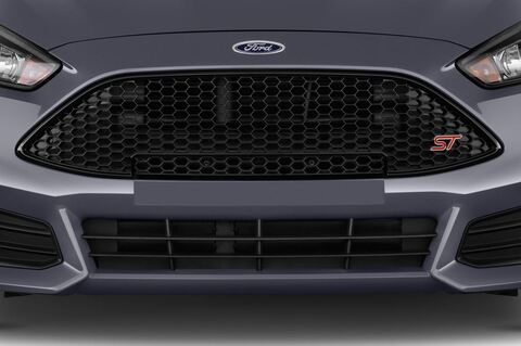 Ford Focus (Baujahr 2015) ST 5 Türen Kühlergrill und Scheinwerfer