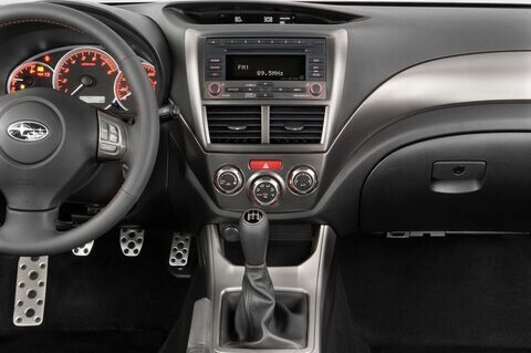 Subaru Impreza (Baujahr 2010) WRX STI 5 Türen Mittelkonsole