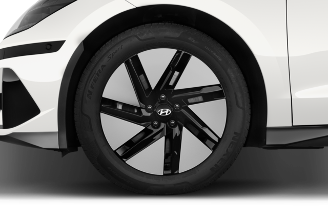 Hyundai Ioniq 6 (Baujahr 2023) Base 4 Türen Reifen und Felge
