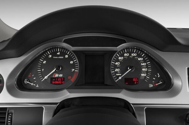 Audi S6 (Baujahr 2011) - 4 Türen Tacho und Fahrerinstrumente