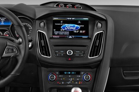 Ford Focus (Baujahr 2015) ST 5 Türen Mittelkonsole