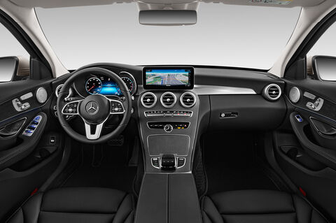 Mercedes C Class (Baujahr 2019) Avantgarde 4 Türen Cockpit und Innenraum