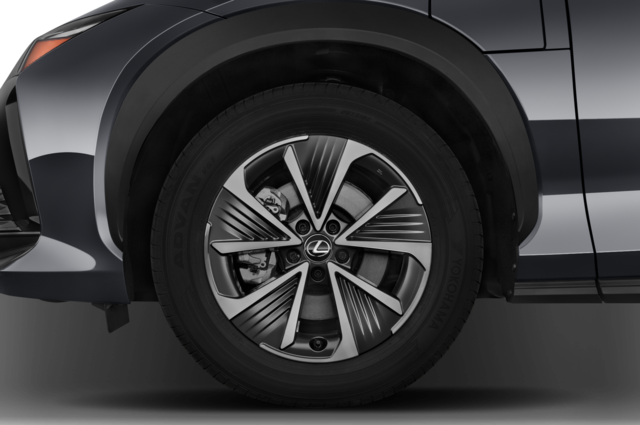 Lexus RZ (Baujahr 2023) 450e Executive 5 Türen Reifen und Felge