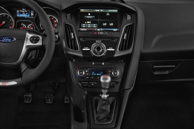 Ford Focus (Baujahr 2012) ST 5 Türen Mittelkonsole
