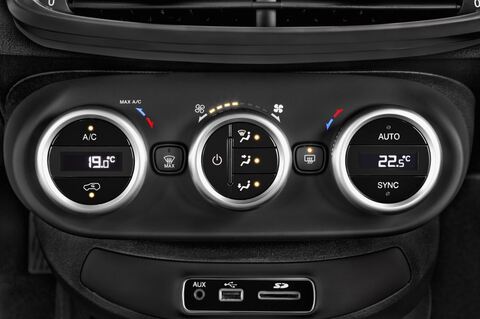 FIAT 500X (Baujahr 2015) Lounge 5 Türen Temperatur und Klimaanlage
