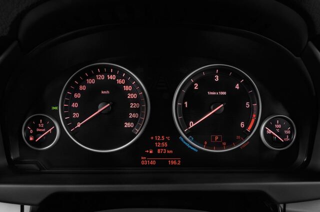 BMW X5 (Baujahr 2014) xDrive30d 5 Türen Tacho und Fahrerinstrumente