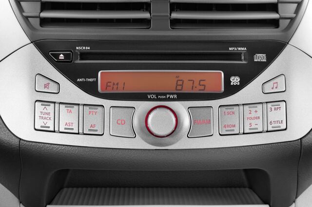 Suzuki Alto (Baujahr 2010) Club 5 Türen Radio und Infotainmentsystem