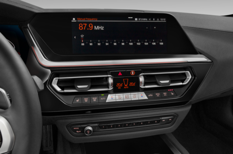 BMW Z4 (Baujahr 2023) M Performance 2 Türen Radio und Infotainmentsystem