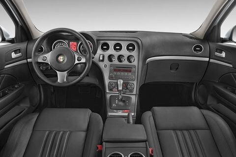 Alfa Romeo 159 (Baujahr 2011) - 5 Türen Cockpit und Innenraum