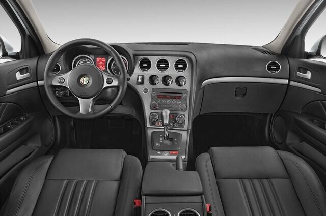 Alfa Romeo 159 (Baujahr 2011) - 5 Türen Cockpit und Innenraum