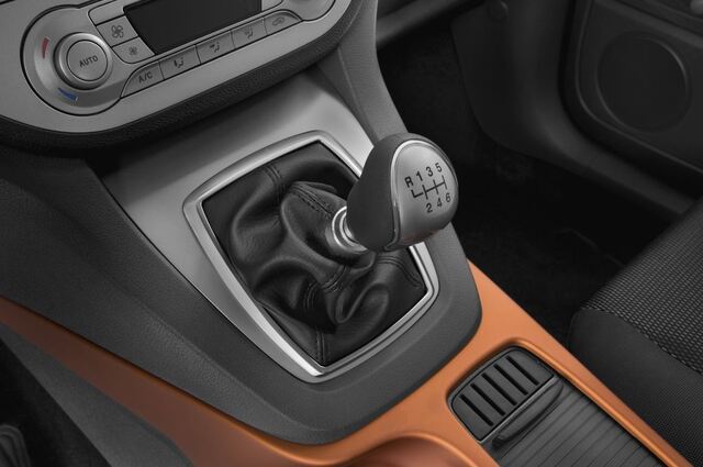 Ford Kuga (Baujahr 2010) Trend 5 Türen Schalthebel