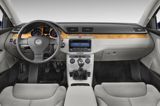 Volkswagen Passat (Baujahr 2010) Comfortline 5 Türen Cockpit und Innenraum