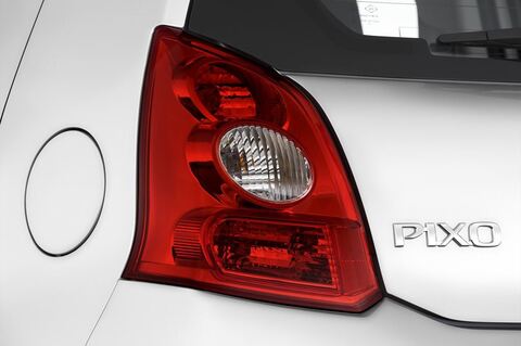 Nissan Pixo (Baujahr 2010) Visia 5 Türen Rücklicht