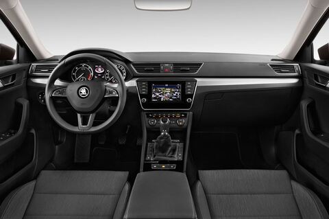 Skoda Superb (Baujahr 2016) Ambition 5 Türen Cockpit und Innenraum