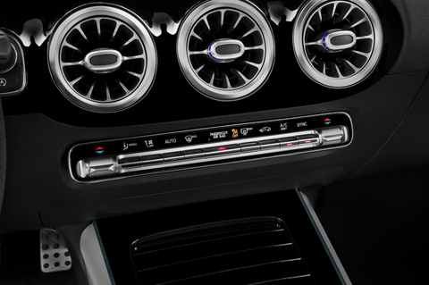 Mercedes GLA (Baujahr 2020) AMG Line 5 Türen Temperatur und Klimaanlage