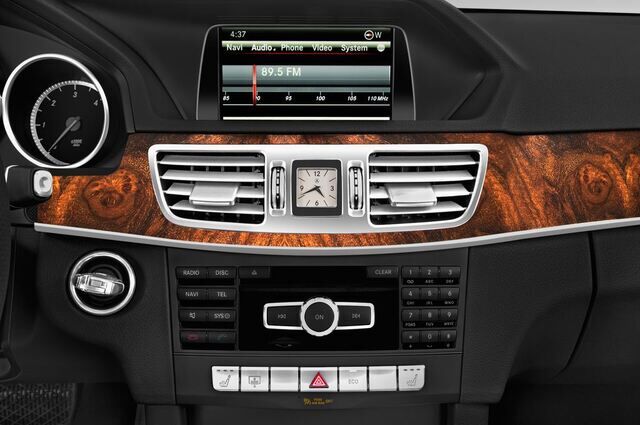 Mercedes E-Class (Baujahr 2015) Elegance 4 Türen Radio und Infotainmentsystem