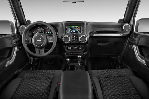 Jeep Wrangler Unlimited (Baujahr 2012) Rubicon 3 Türen Cockpit und Innenraum