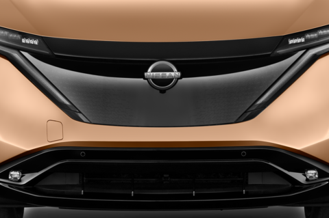 Nissan Ariya EV (Baujahr 2022) Evolve Pack 5 Türen Kühlergrill und Scheinwerfer