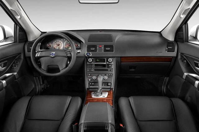 Volvo XC90 (Baujahr 2011) Executive 5 Türen Cockpit und Innenraum
