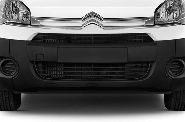 Citroen Berlingo (Baujahr 2015) 1.6 Vti 95 Euro 5 Niveau A 4 Türen Kühlergrill und Scheinwerfer