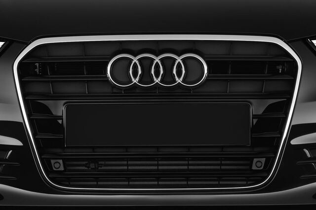 Audi A6 (Baujahr 2012) - 5 Türen Kühlergrill und Scheinwerfer