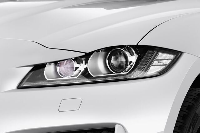 Jaguar F-Pace (Baujahr 2017) R-Sport 5 Türen Scheinwerfer