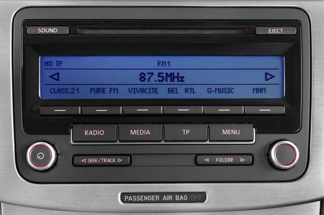 Volkswagen Passat (Baujahr 2010) Comfortline 5 Türen Radio und Infotainmentsystem