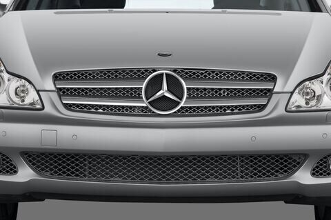 Mercedes CLS (Baujahr 2010) 500 4 Türen Kühlergrill und Scheinwerfer