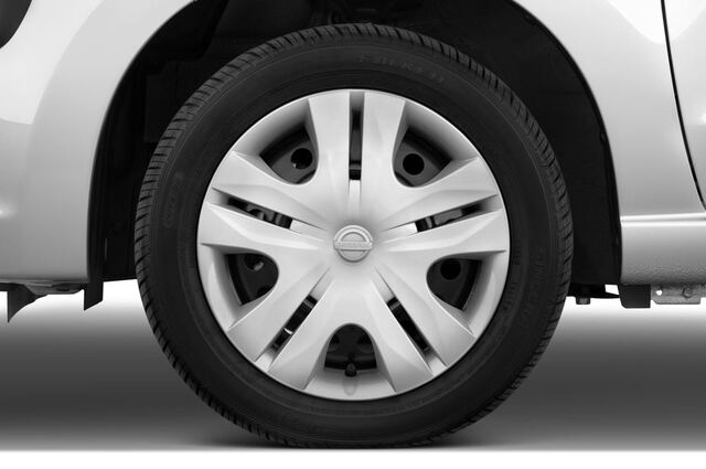 Nissan Pixo (Baujahr 2010) Visia 5 Türen Reifen und Felge