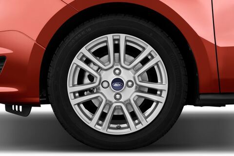 Ford Tourneo Courier (Baujahr 2015) Titanium 5 Türen Reifen und Felge