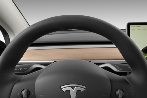 Tesla Model Y (Baujahr 2022) Long Range AWD 5 Türen Tacho und Fahrerinstrumente