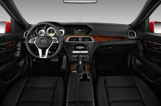 Mercedes C-Class (Baujahr 2013) Sport 4 Türen Cockpit und Innenraum