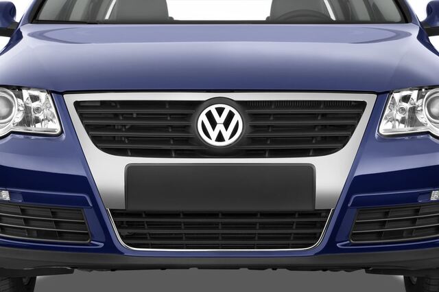 Volkswagen Passat (Baujahr 2010) Comfortline 5 Türen Kühlergrill und Scheinwerfer