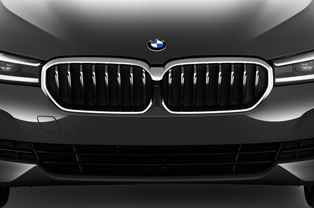 BMW 5 Series Touring (Baujahr 2023) Luxury Line 5 Türen Kühlergrill und Scheinwerfer