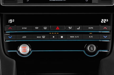Jaguar F-Pace (Baujahr 2017) R-Sport 5 Türen Temperatur und Klimaanlage