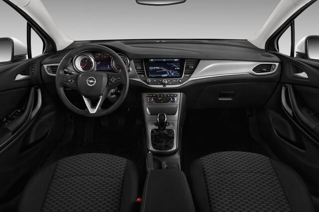 Opel Astra Sports Tourer (Baujahr 2017) Edition 5 Türen Cockpit und Innenraum