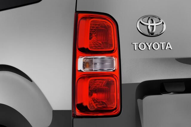 Toyota Proace Verso (Baujahr 2017) - 5 Türen Rücklicht