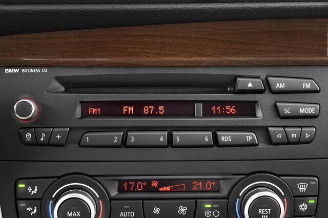 BMW 1 Series (Baujahr 2010) 130i 5 Türen Radio und Infotainmentsystem