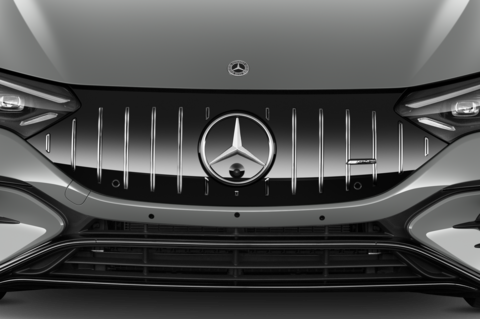 Mercedes EQE (Baujahr 2023) AMG 43 4 Türen Kühlergrill und Scheinwerfer