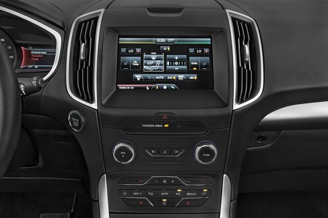 Ford Edge (Baujahr 2016) Titanium 5 Türen Temperatur und Klimaanlage