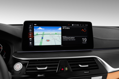 BMW 5 Series Touring (Baujahr 2023) Luxury Line 5 Türen Radio und Infotainmentsystem
