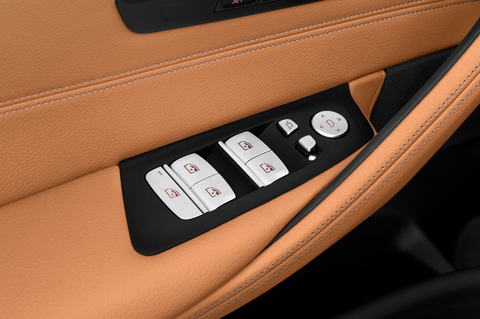 BMW 5 Series Touring (Baujahr 2023) Luxury Line 5 Türen Bedienungselemente Tür