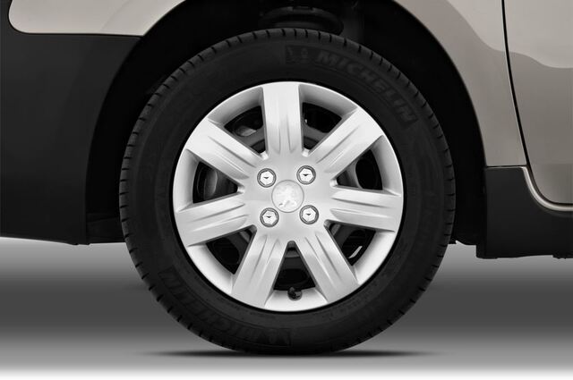 Peugeot Partner Tepee (Baujahr 2009) Outdoor 5 Türen Reifen und Felge
