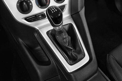 Ford Focus (Baujahr 2011) Titanium 5 Türen Schalthebel