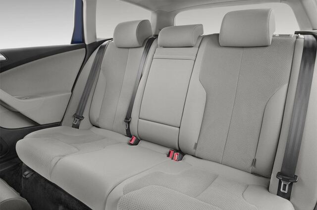 Volkswagen Passat (Baujahr 2010) Comfortline 5 Türen Rücksitze