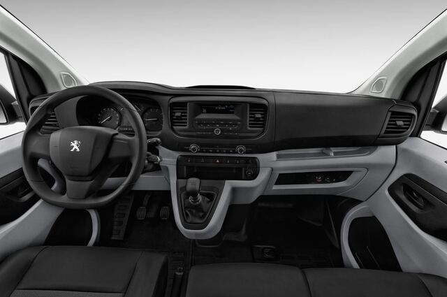 Peugeot Expert (Baujahr 2017) Premium 4 Türen Cockpit und Innenraum