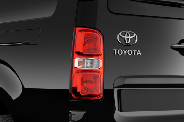 Toyota Proace (Baujahr 2023) Comfort 4 Türen Rücklicht