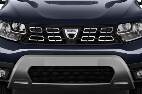 Dacia Duster (Baujahr 2018) Prestige 5 Türen Kühlergrill und Scheinwerfer