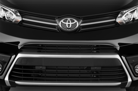 Toyota Proace (Baujahr 2023) Comfort 4 Türen Kühlergrill und Scheinwerfer
